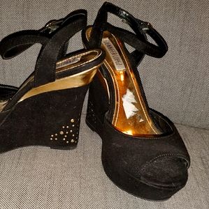 Jennifer Lopez JLo Black Velvet And Gold Metal Stu